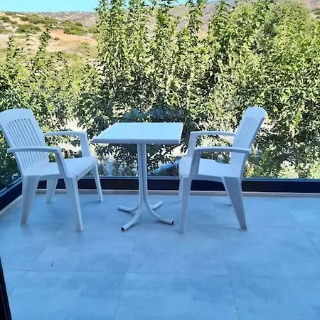 Cesme Merkezde Oezel Havuzlu Villa,