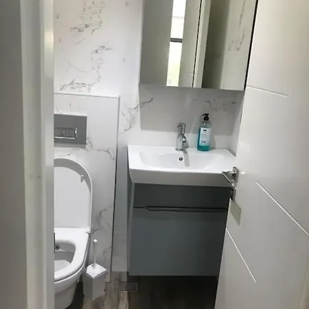 Cesme Merkezde Oezel Havuzlu Villa,