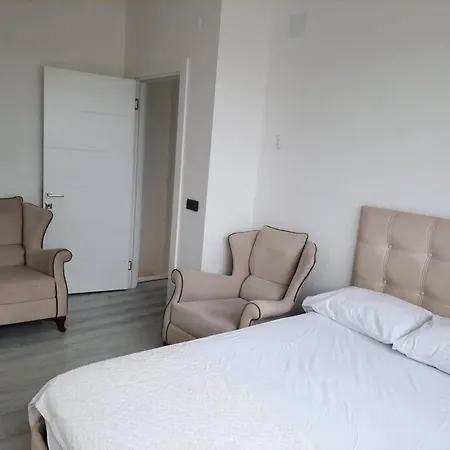 Cesme Merkezde Oezel Havuzlu Villa, Ildiri