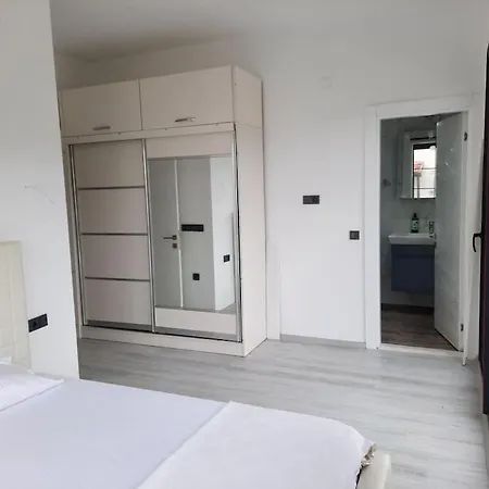 Villa Cesme Merkezde Oezel Havuzlu Villa, Ildiri
