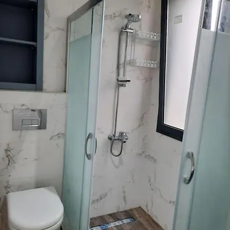 Cesme Merkezde Oezel Havuzlu Villa,