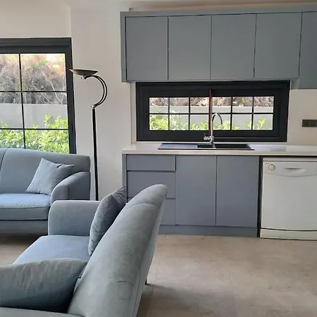 Cesme Merkezde Oezel Havuzlu Villa,