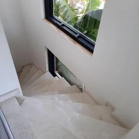 Villa Cesme Merkezde Oezel Havuzlu Villa,