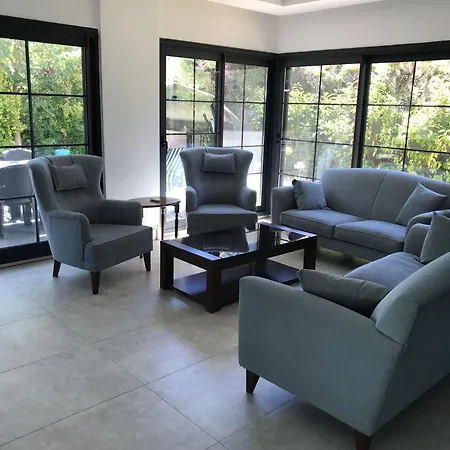 Villa Cesme Merkezde Oezel Havuzlu Villa, Ildiri