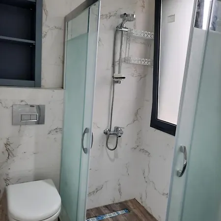 Cesme Merkezde Oezel Havuzlu Villa,