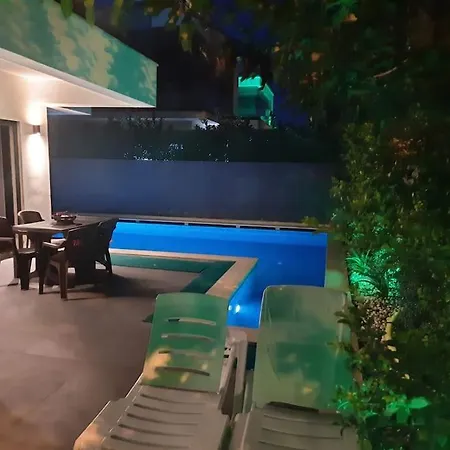 فيلة Cesme Merkezde Oezel Havuzlu Villa, Private Pool At Cesme Center *