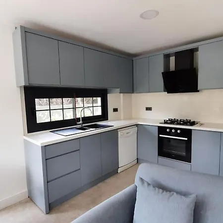 Villa Cesme Merkezde Oezel Havuzlu Villa, Ildır
