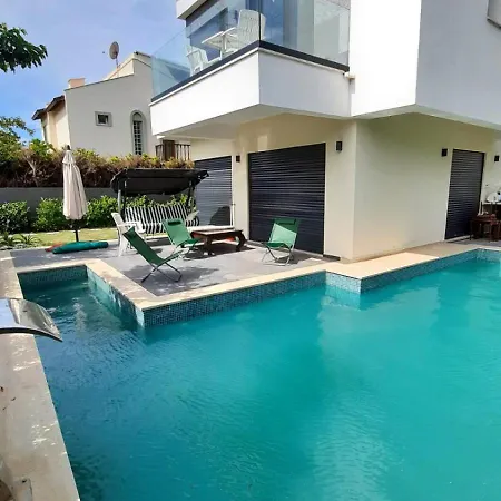 Cesme Merkezde Oezel Havuzlu Villa, Ildır