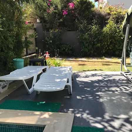 Cesme Merkezde Oezel Havuzlu Villa, Private Pool At Cesme Center فيلة Ildiri