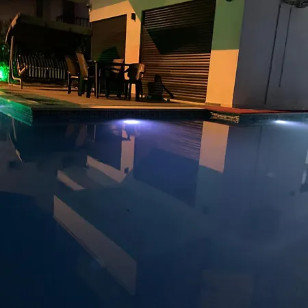 Cesme Merkezde Oezel Havuzlu Villa, Villa *
