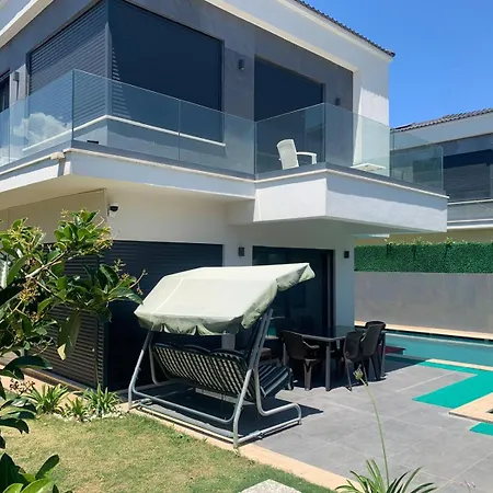 Cesme Merkezde Oezel Havuzlu Villa, Private Pool At Cesme Center فيلة Ildiri